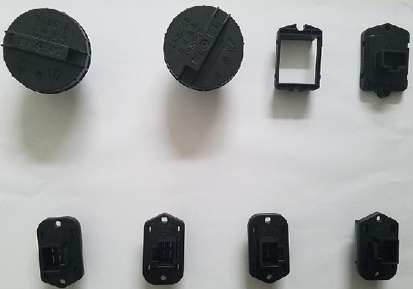 汽(qi)車模具(jù)